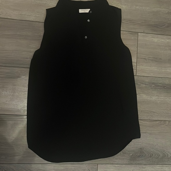 Babaton Tops - Babaton sleeveless blouse